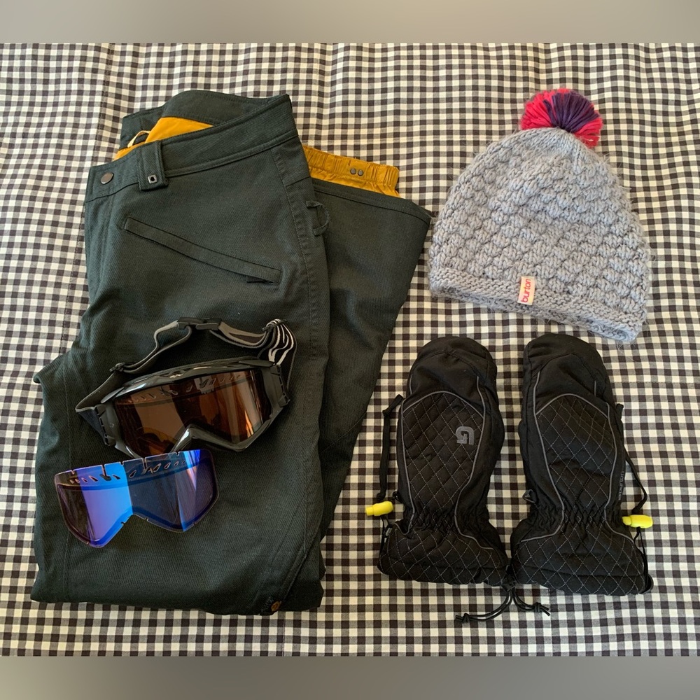 Women's Ski/Snowboard gear bundle | EUC